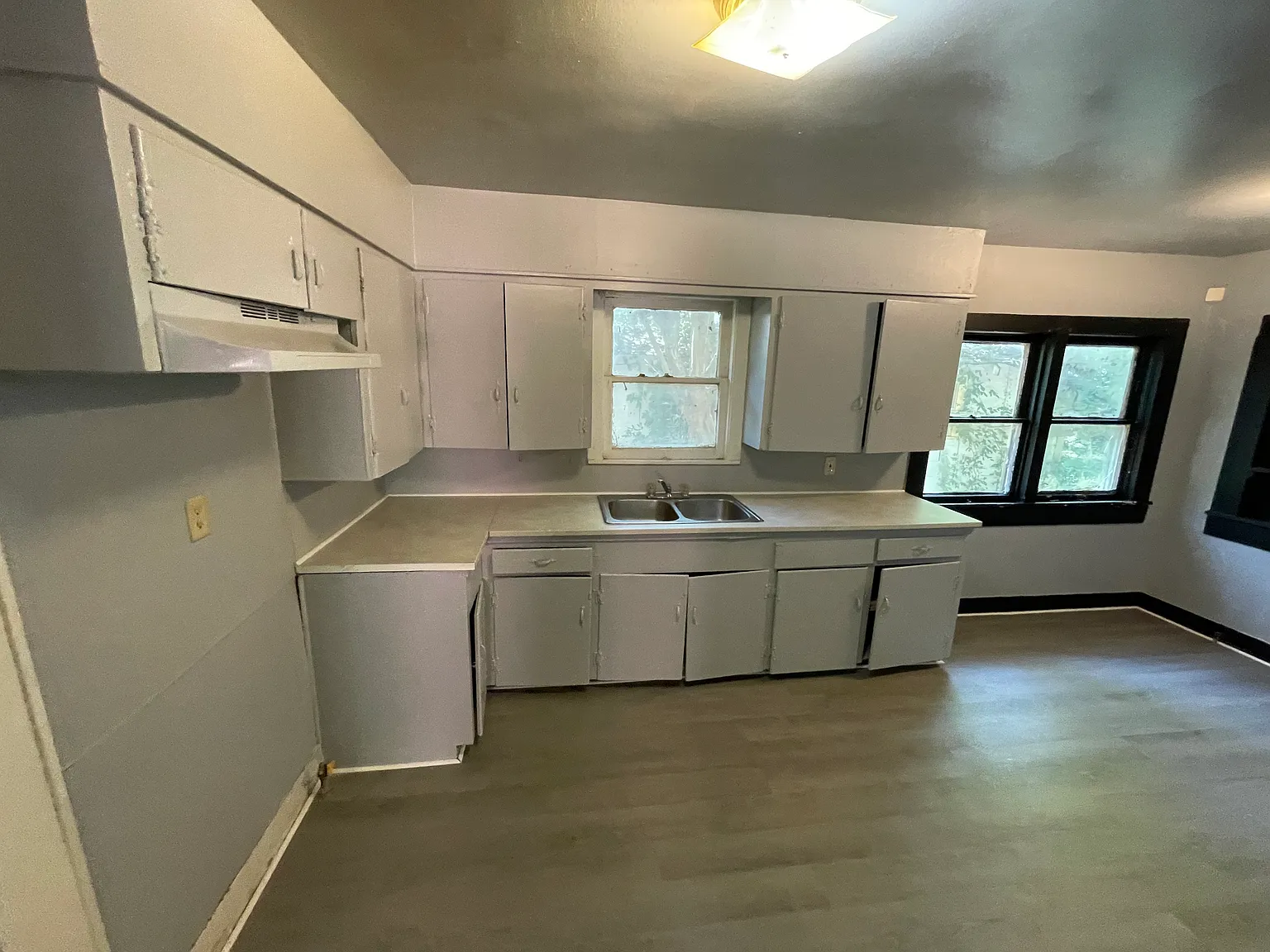 2 bed, 879 sqft, $650 — Photo 2