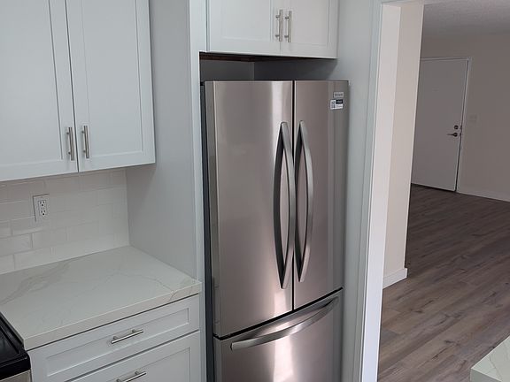 3rd image of 1043 Pacific St #2