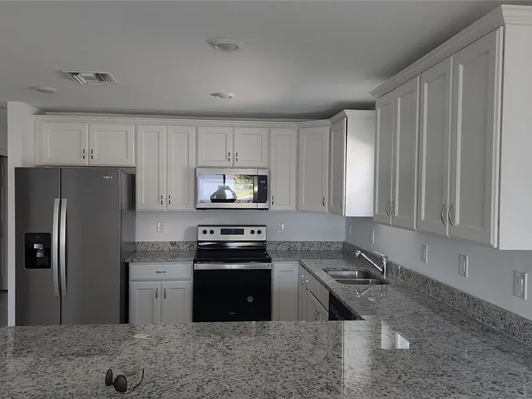 3437 Katherine St — Photo 4