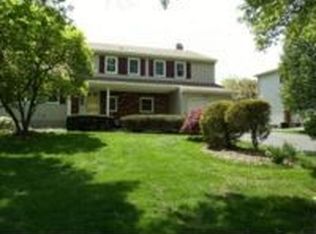 52 Oakey Dr, Kendall Park, NJ 08824