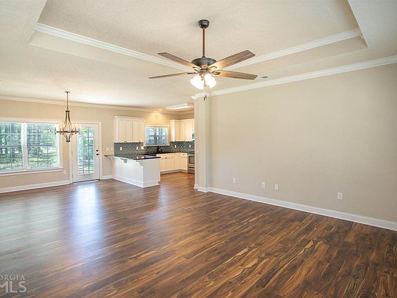 5th image of 204 Lakeview Dr