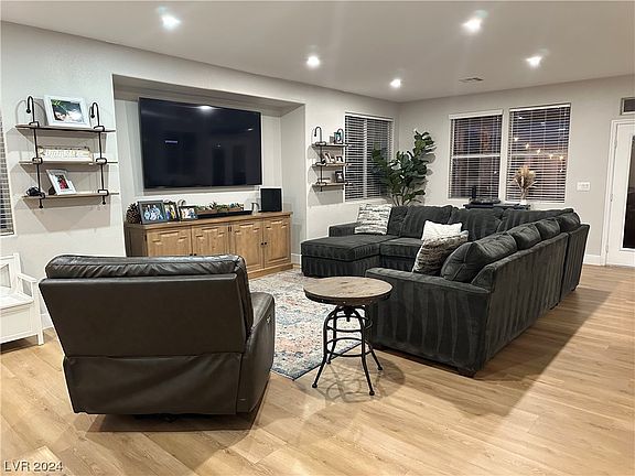 2nd image of 2850 Culloden Ave
