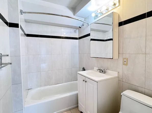 64-34 Grand Cent Parkway image 21 of 25