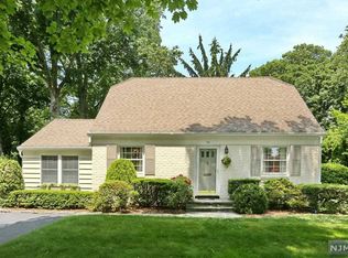 36 Louise Ln, Tenafly, NJ 07670