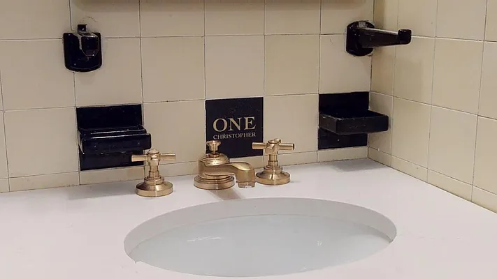 Rented by Bond New York | media 32