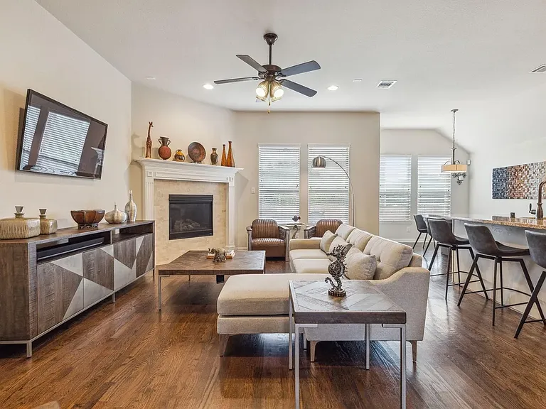 2416 Royal Summit Dr — Photo 6