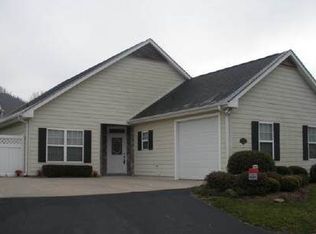 415 Long View Cir, Hiawassee, GA 30546