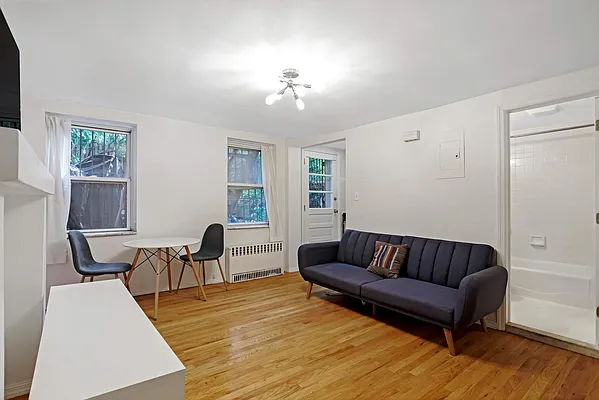 Rented by Compass | media 21