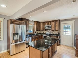 3270 Lexington Ave N, Shoreview, MN 55126