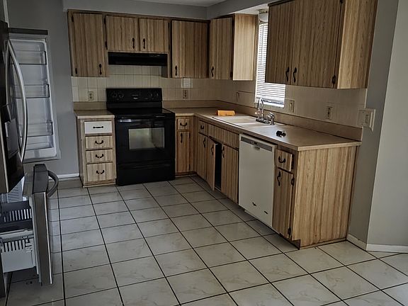 5th image of 8002 Harding Ave