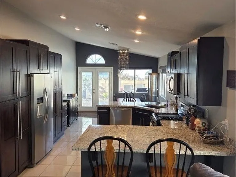 7136 Overhill Ave — Photo 3