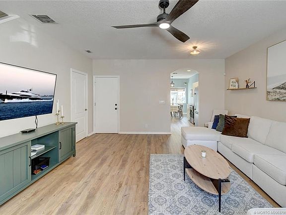 4th image of 2150 SE Labelle Dr