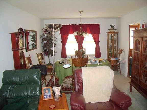 5th image of 212 Edgewater Dr