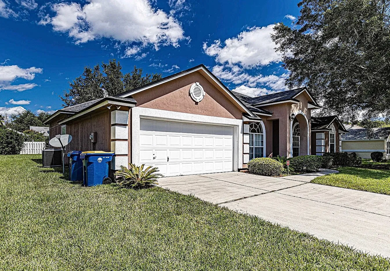 3 bed, 2027 sqft, $2,610 — Photo 1