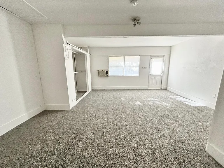10909 Wyatt St — Photo 2