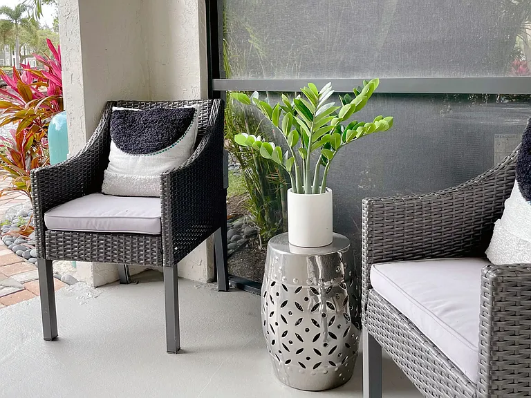 Step into your private outdoor sanctuaryyour private screened-in patio/balconyan idyllic retreat to savor a morning cup of joe or enjoy the gentle ambiance of lakeside living.