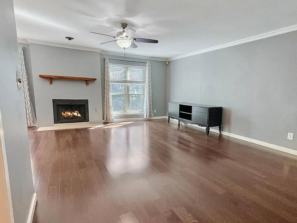 3314 Douglas Ave #205