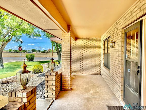 2nd image of 12 Stephens Cir