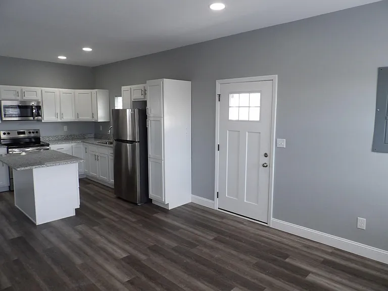 240 E Court St — Photo 9