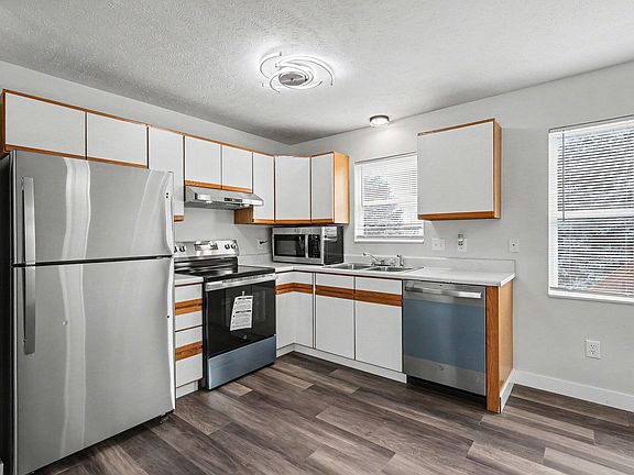 2nd image of 609 Trinity Dr Unit 4