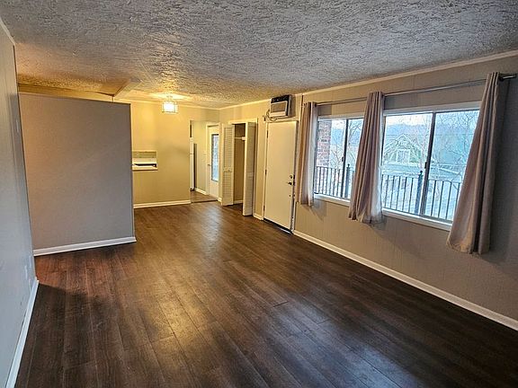 3rd image of 218 N Willow Ave #12