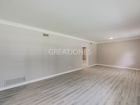 4th image of 3862 Johnstown Dr