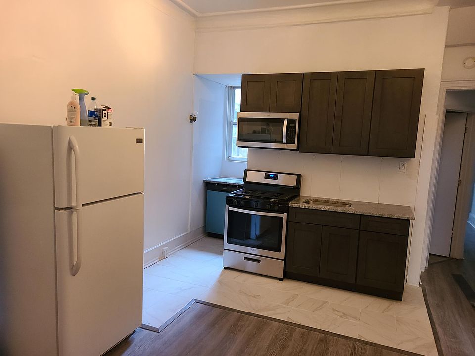 Kitchen/Entry
