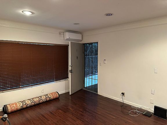 2nd image of 920 N Sweetzer Ave APT 1