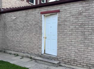 16 Meadow Bush Ct, Brampton, ON L6S 5B6