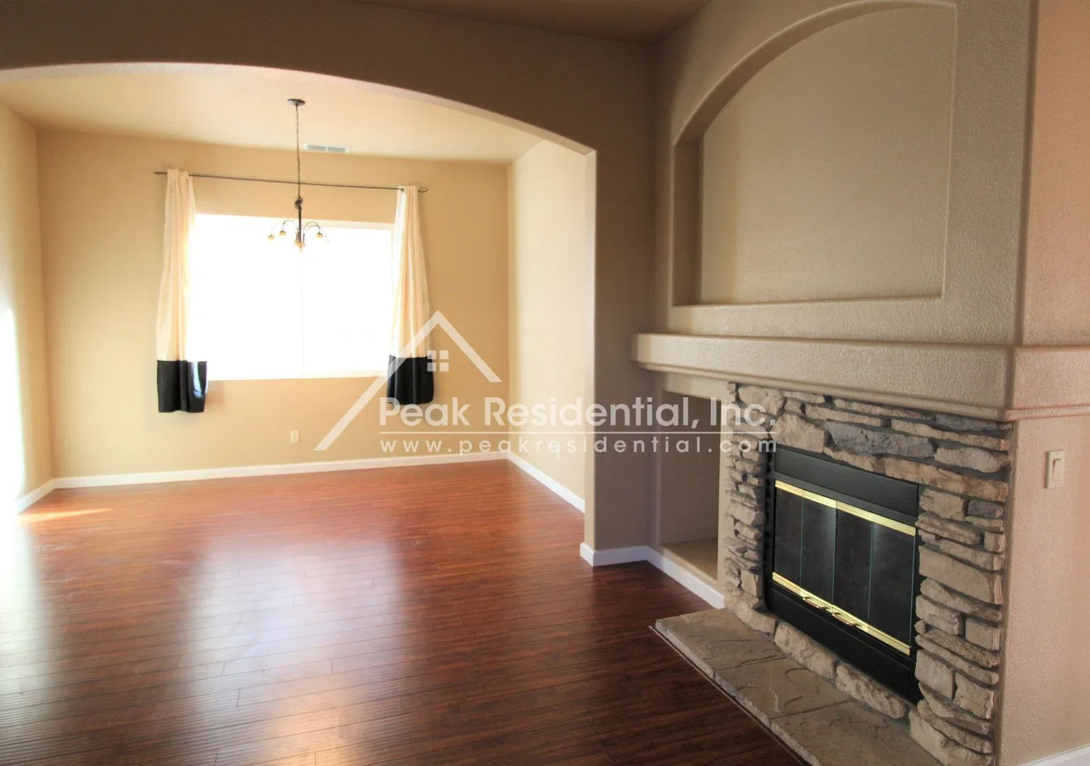 Very Nice 4bd/3ba Elk Grove House with 2 Car Garage! — Photo 3