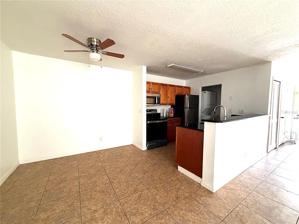 2 bed, 2.0 bath, 991 sqft, $1,400 — Photo 3