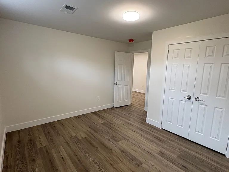 145 Riverhead Dr #BASEMENT — Photo 5