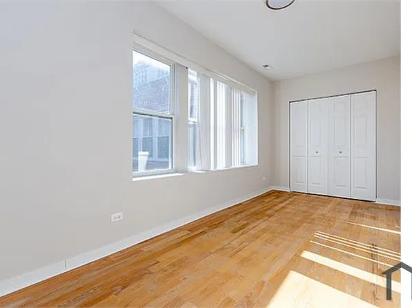 7802 S Phillips Ave APT 2B, Chicago, IL 60649