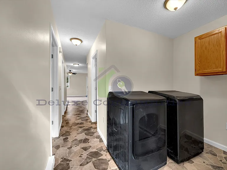 404 Russell St — Photo 21