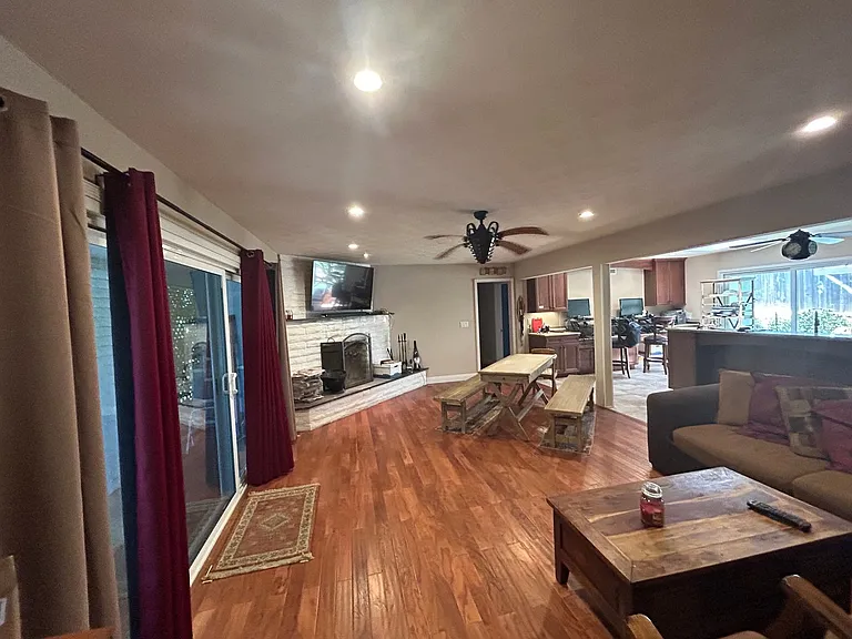 420 Osborne St — Photo 4