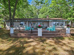 7399 S Lakeshore Dr, Pentwater, MI 49449