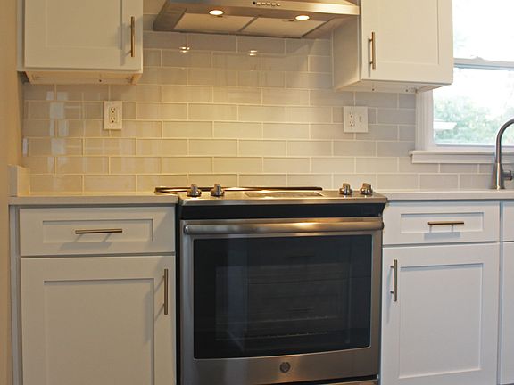 GE convection range and hood