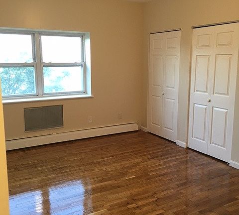3rd image of 1047 Dekalb Ave #2