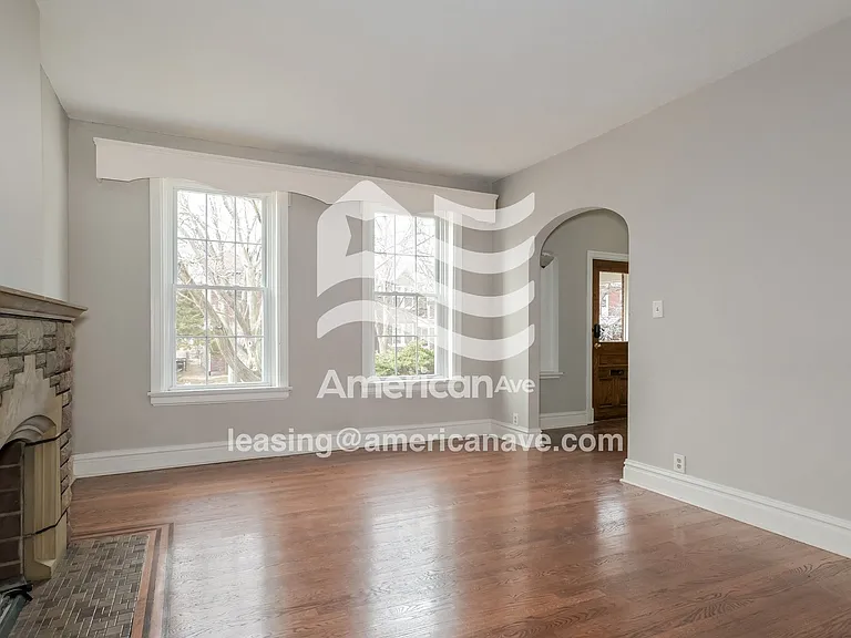596178_004_wm_-_living_room_13579505.jpg
