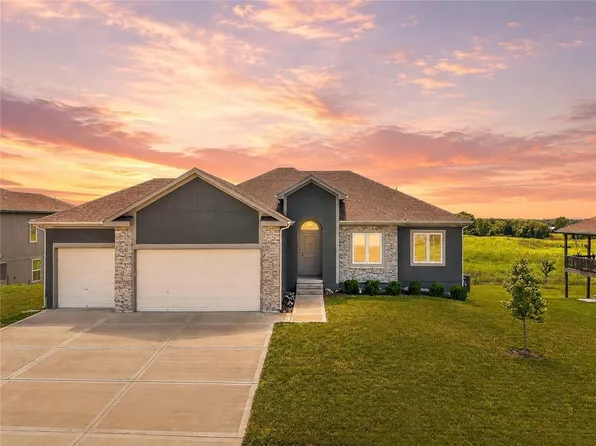 1015 Fox Trot Dr, Odessa, MO 64076