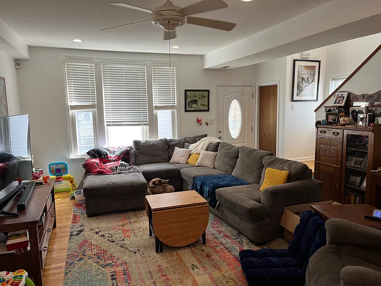 2114 W Melrose St — Photo 14