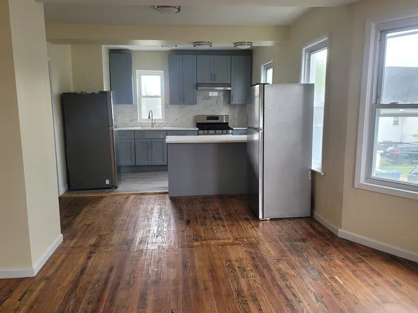 166 6th St #A, Bridgeport, CT 06607