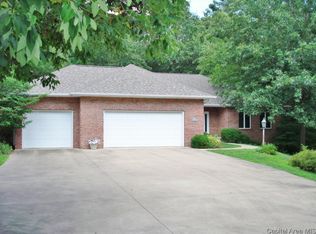 111 Oakview Dr, Knoxville, IL 61448