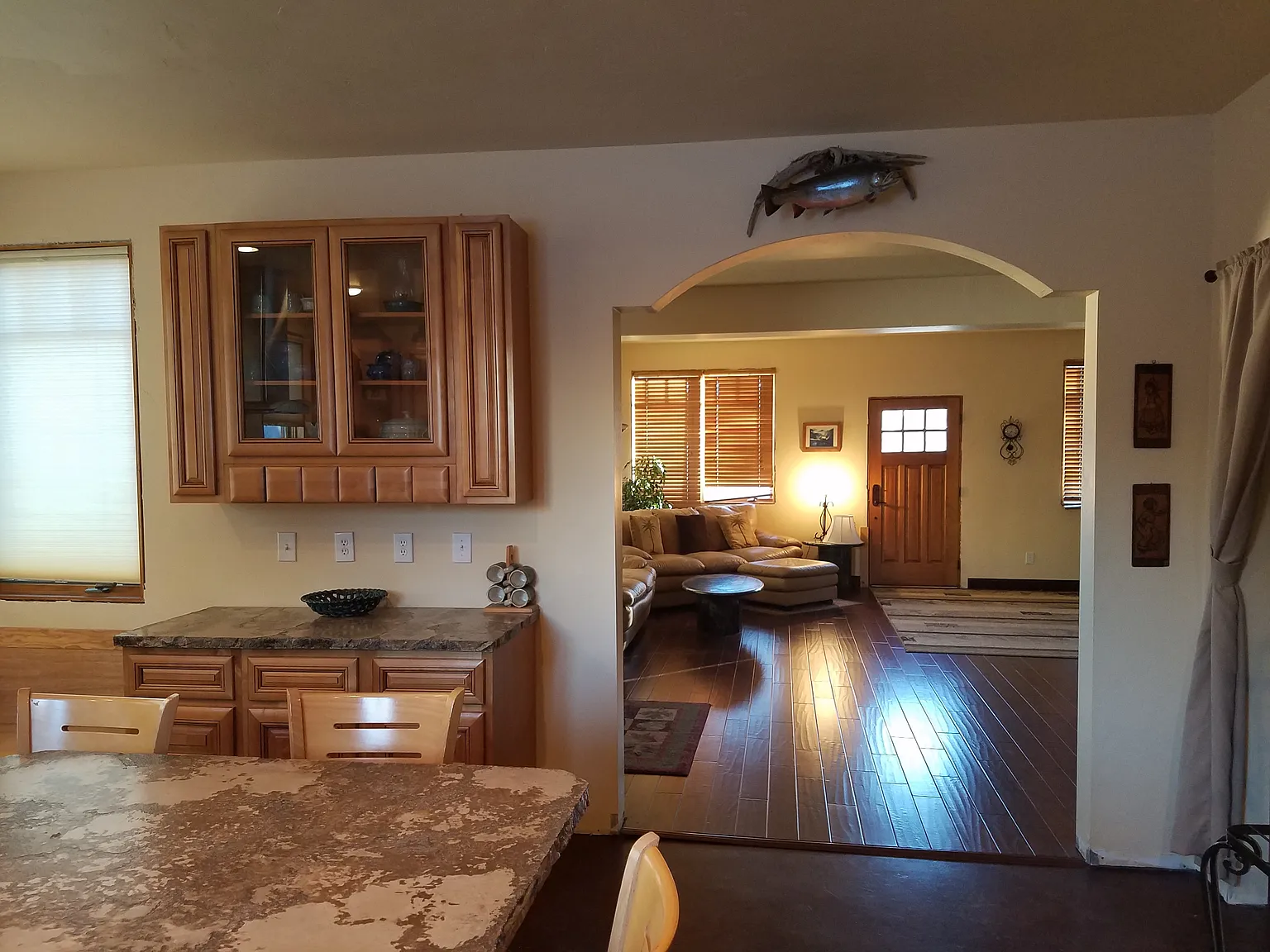 3 bed, 2.5 bath, 2100 sqft, $4,800 — Photo 3