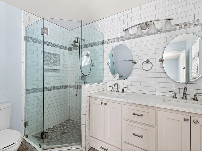 701 Topeka Dr — Photo 10