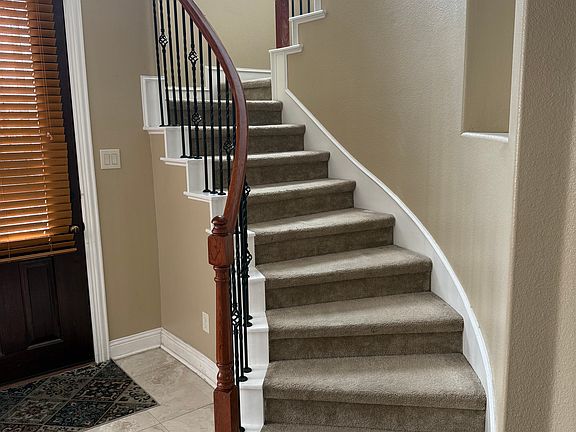 4th image of 909 Araf Ave