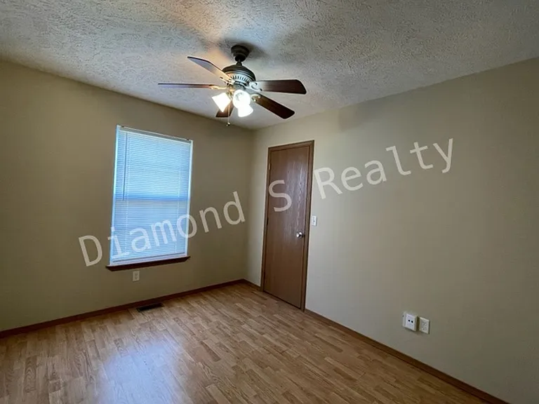 2415 W High St — Photo 10