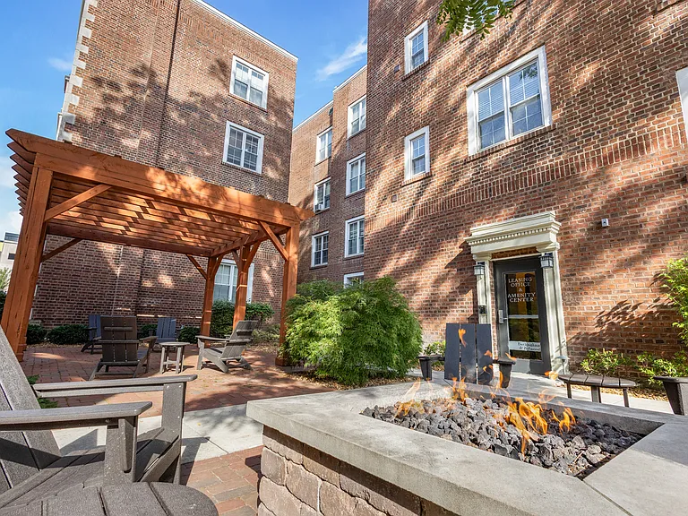 Buckingham & Balmoral Apartments — Photo 7