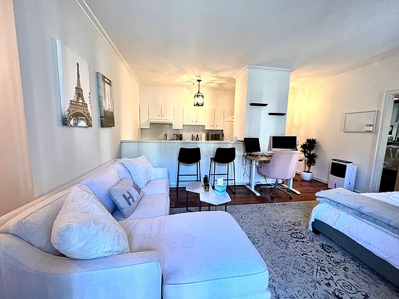 3rd image of 930 Pine St APT 103