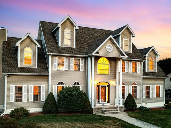 20 Constitution Rd, Stoneham, MA 02180